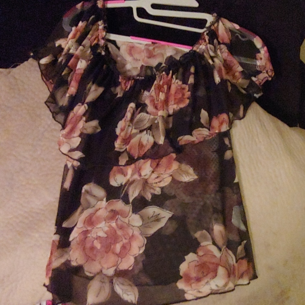 Fashion nova Floral blouse